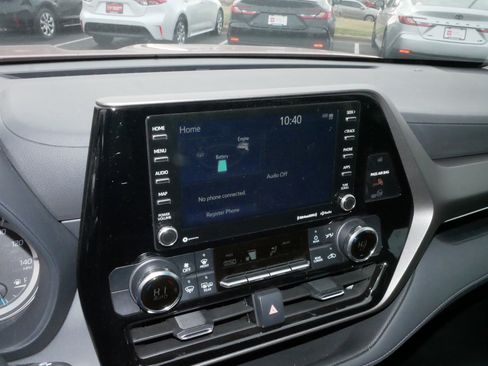 Certified 2022 Toyota Highlander LE image 22