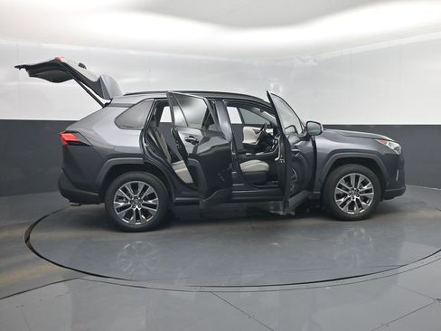 Used 2020 Toyota RAV4 XLE Premium image 55