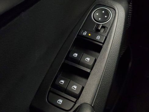 Used 2025 Kia Seltos S image 16