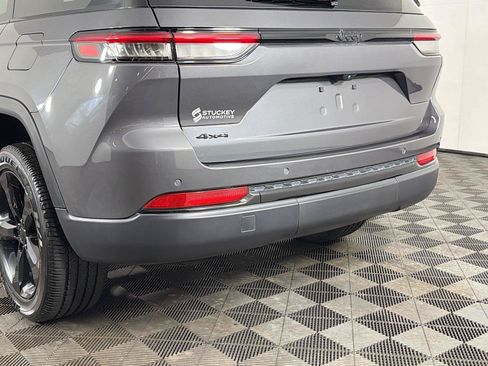 Used 2024 Jeep Grand Cherokee Altitude AWD/4WD image 38