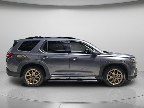 Used 2023 Honda Pilot Elite image 3