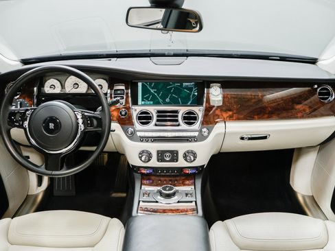 Used 2015 Rolls-Royce Ghost image 9