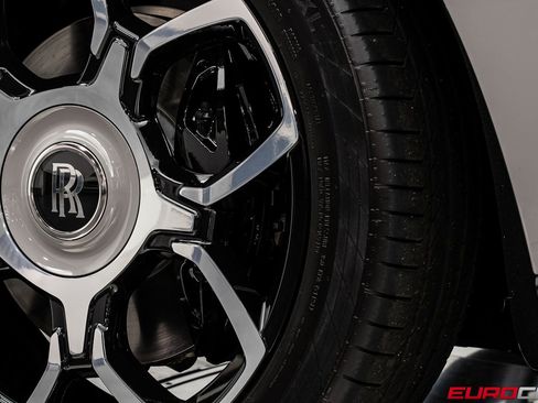 Used 2023 Rolls-Royce Cullinan Black Badge w/ Dark Exterior Package image 23