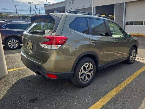 Used 2023 Subaru Forester Premium AWD/4WD image 4