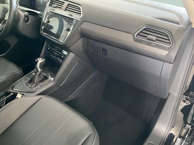 Used 2023 Volkswagen Tiguan SE FWD image 23