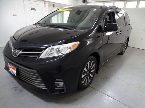 Used 2020 Toyota Sienna XLE Premium AWD/4WD image 16