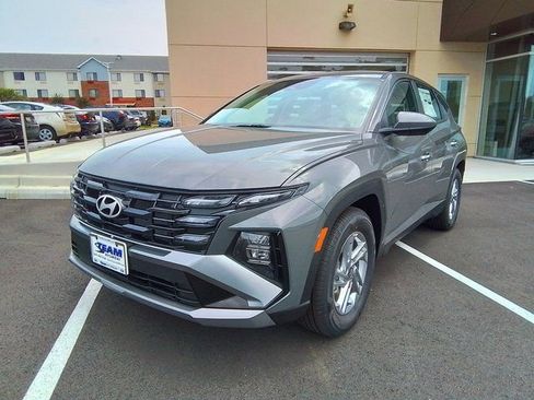 Used 2025 Hyundai Tucson SE image 3