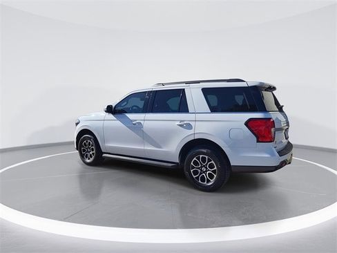 Used 2023 Ford Expedition XLT image 8