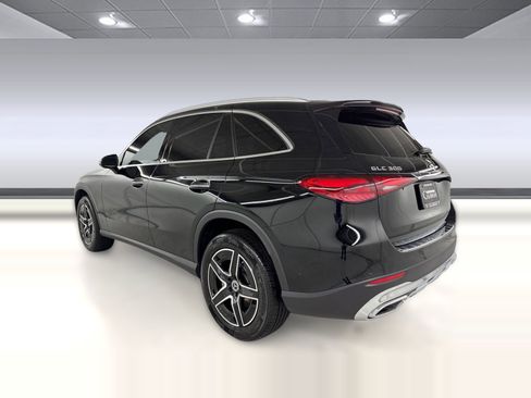 Used 2026 Mercedes-Benz GLC 300 image 3