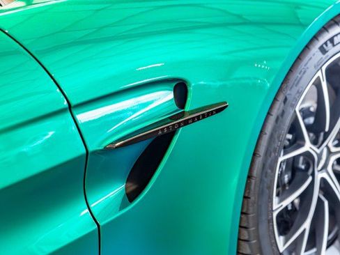 Used 2025 Aston Martin V8 Vantage Coupe RWD image 19