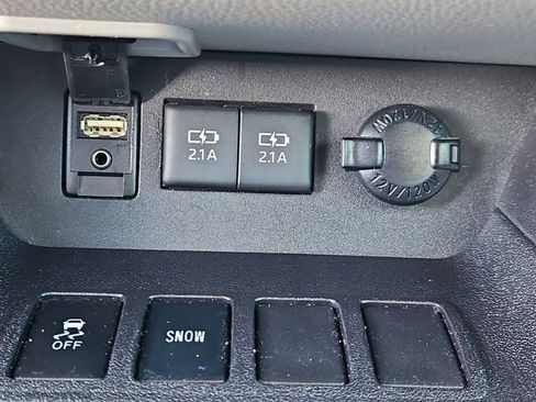 Used 2018 Toyota Highlander XLE image 29