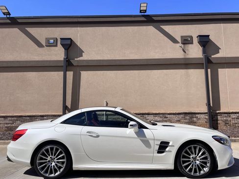 Used 2018 Mercedes-Benz SL 550 w/ Driver Assistance Package image 7