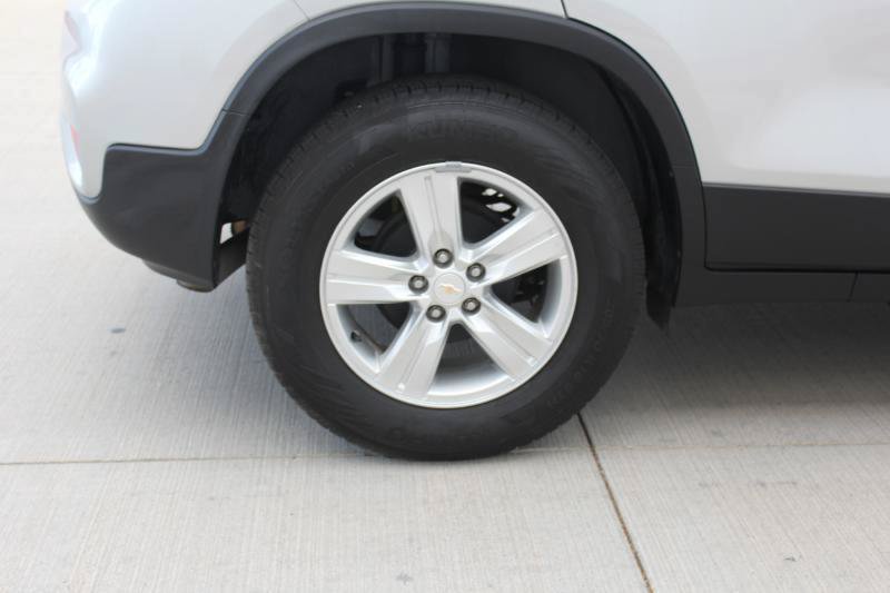 Used 2022 Chevrolet Trax LS w/ Tint and Cruise Package FWD image 28