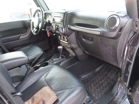 Used 2018 Jeep Wrangler Unlimited Sport S AWD/4WD image 17