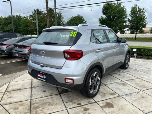 Used 2026 Hyundai Venue SEL FWD image 11
