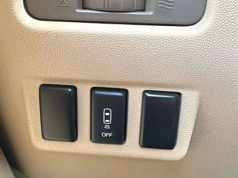 Used 2012 Nissan Titan SV w/ SV Value Truck Pkg image 23