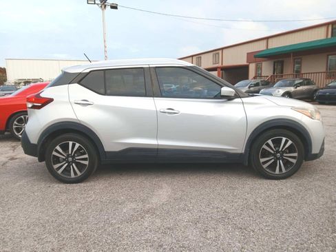 Used 2018 Nissan Kicks SV image 4