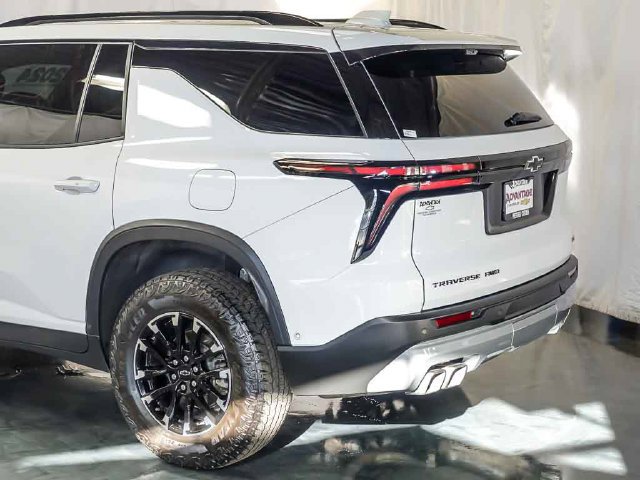 Certified 2024 Chevrolet Traverse Z71 w/ Enhanced Driving Package AWD/4WD image 10
