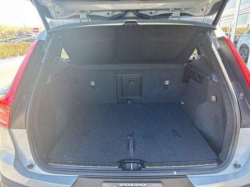 Certified 2025 Volvo XC40 B5 Plus AWD/4WD image 11
