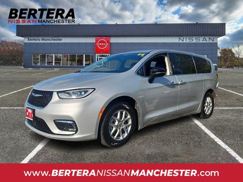 Used 2024 Chrysler Pacifica Touring-L FWD image 1