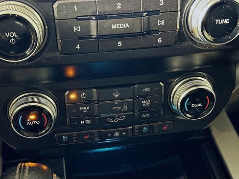 Used 2019 Ford F150 Platinum w/ Equipment Group 701A Luxury image 18