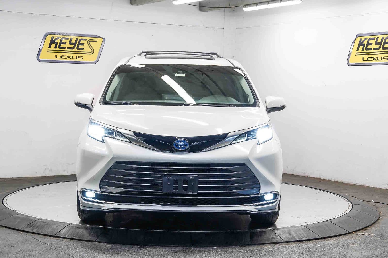 Used 2021 Toyota Sienna Limited FWD image 6