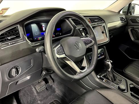 Used 2022 Volkswagen Tiguan SE image 16