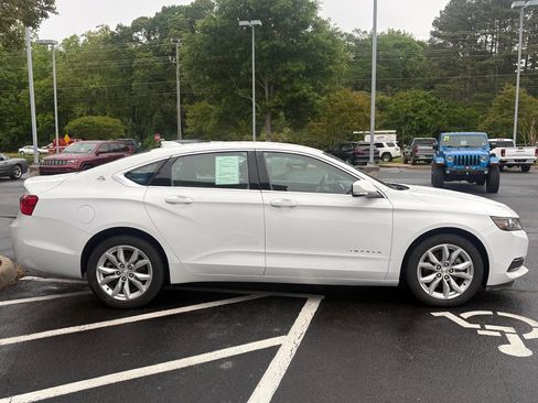 Used 2017 Chevrolet Impala LT FWD image 4
