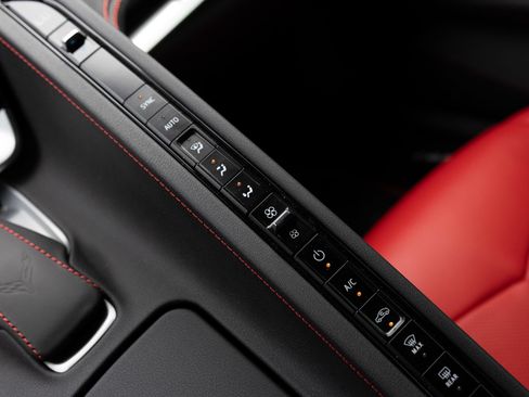 Used 2023 Chevrolet Corvette Stingray Convertible RWD image 10