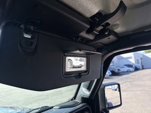 Used 2018 Jeep Wrangler Unlimited Sahara AWD/4WD image 30