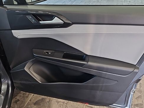 Used 2022 Volkswagen Taos SEL image 11