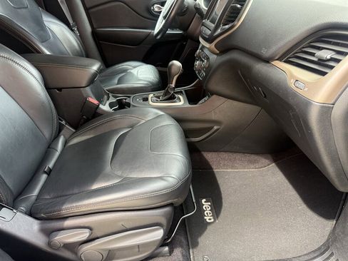 Used 2016 Jeep Cherokee Limited image 32