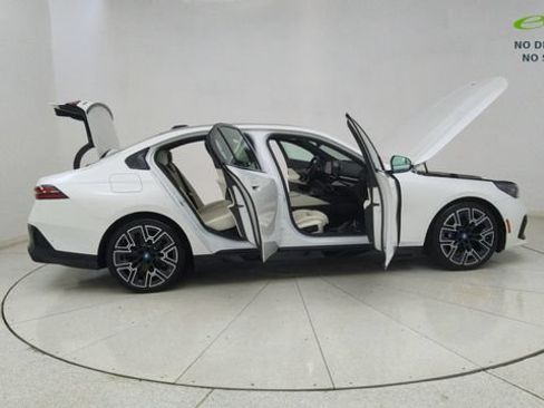 Used 2024 BMW i5 eDrive40i w/ Executive Package RWD image 73