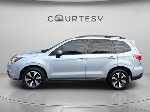 Used 2017 Subaru Forester 2.5i Premium image 4