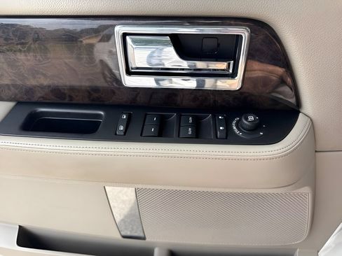 Used 2015 Lincoln Navigator 4WD image 27