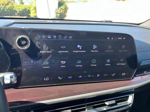 Used 2025 Chevrolet Traverse Z71 AWD/4WD image 21