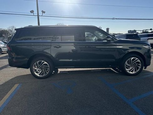 New 2026 Lincoln Navigator L Reserve AWD/4WD image 3