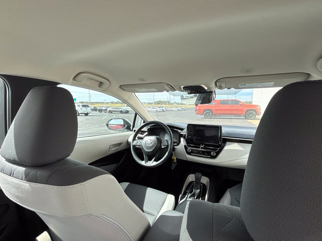 Used 2025 Toyota Corolla LE FWD image 27