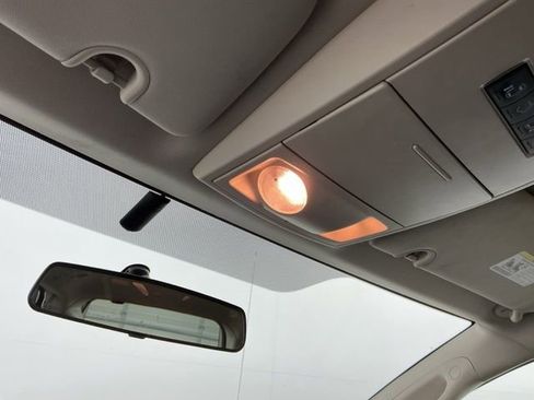 Used 2012 Dodge Grand Caravan SXT image 18