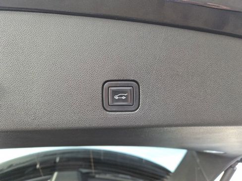 Used 2022 Cadillac XT6 Premium Luxury image 36