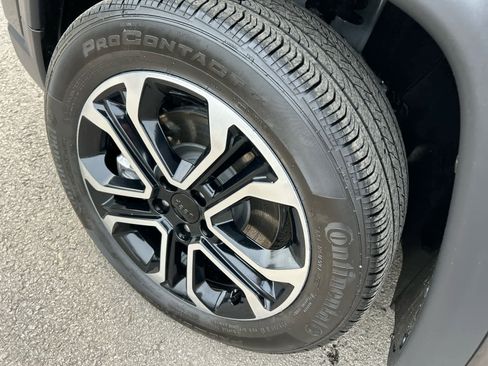 Used 2024 Jeep Compass Limited w/ Sun and Sound Group image 17