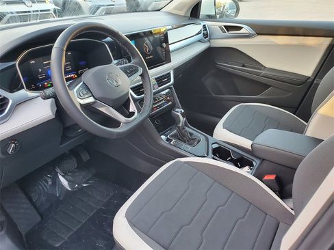 New 2025 Volkswagen Taos SE image 7