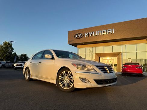 Used 2013 Hyundai Genesis 3.8 w/ Premium Pkg RWD image 1