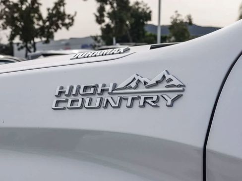 Used 2022 Chevrolet Silverado 1500 High Country w/ Technology Package image 10