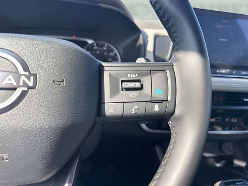 Used 2025 Nissan Rogue SV image 14