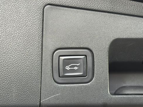 Used 2017 Cadillac XT5 Luxury w/ Driver Awareness Package image 15