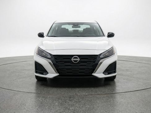 Used 2025 Nissan Altima 2.5 SV image 2