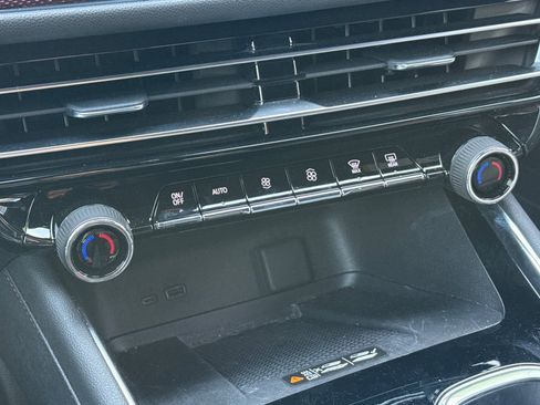 Used 2024 Chevrolet Traverse RS w/ LPO, Floor Liner Package image 30