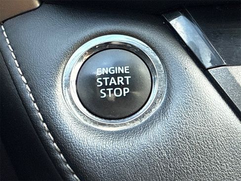 Used 2014 Toyota RAV4 Limited image 25