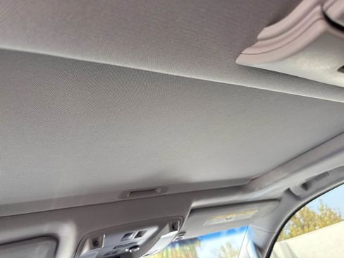 Used 2015 Cadillac Escalade Premium image 19